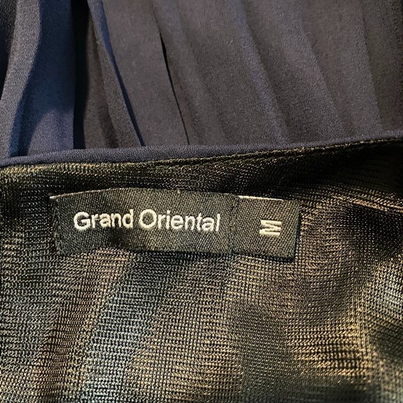 Grand Oriental Pleated Lace Dress Size M Navy Blue - Picture 5 of 5